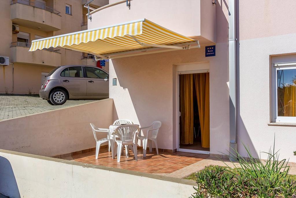 Apartment Ellis Premantura Exterior photo